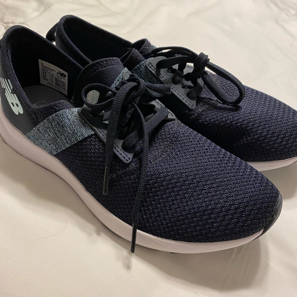 NWOT 8.5 New Balance FuelCore Nergize V1 in Navy